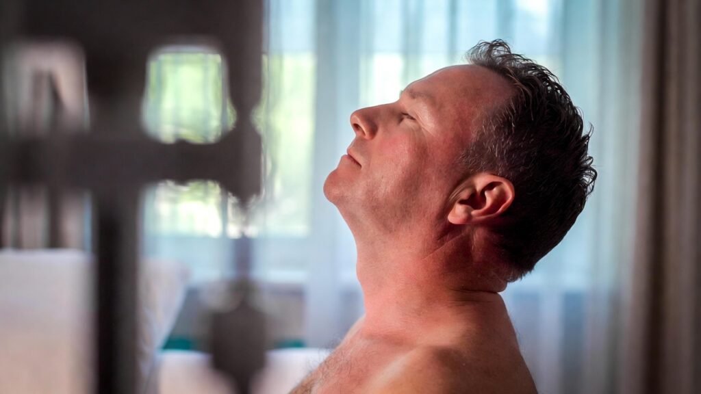 Homem após tratamento para dor após a ejaculação
